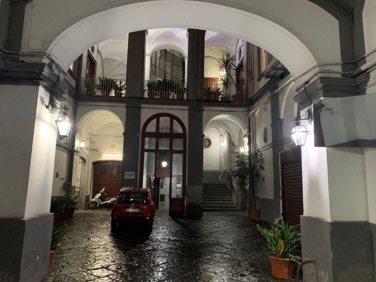 I Gironi Di Dante Apartment Napoli Bagian luar foto