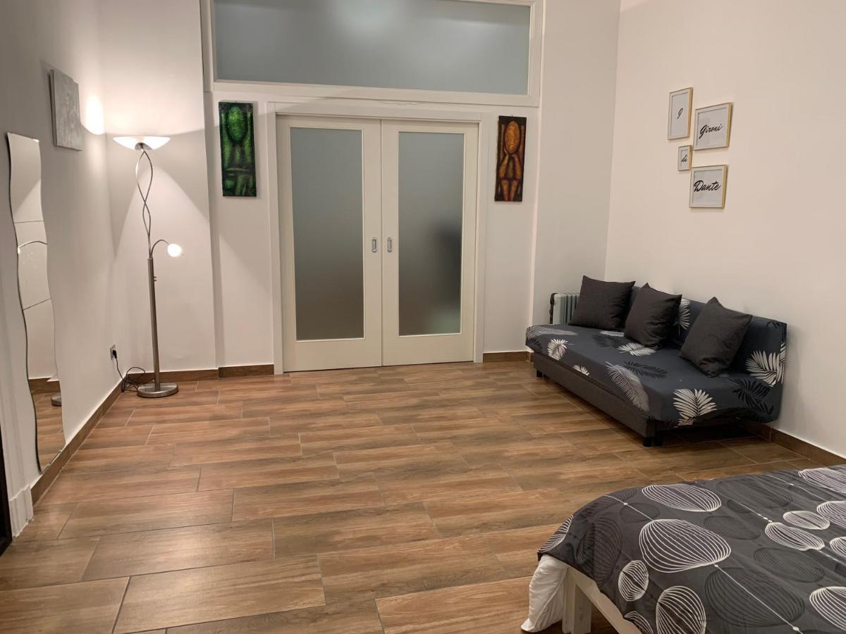 I Gironi Di Dante Apartment Napoli Bagian luar foto