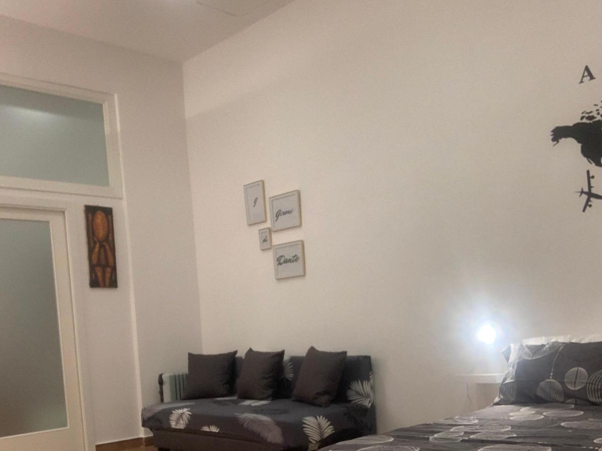 I Gironi Di Dante Apartment Napoli Bagian luar foto