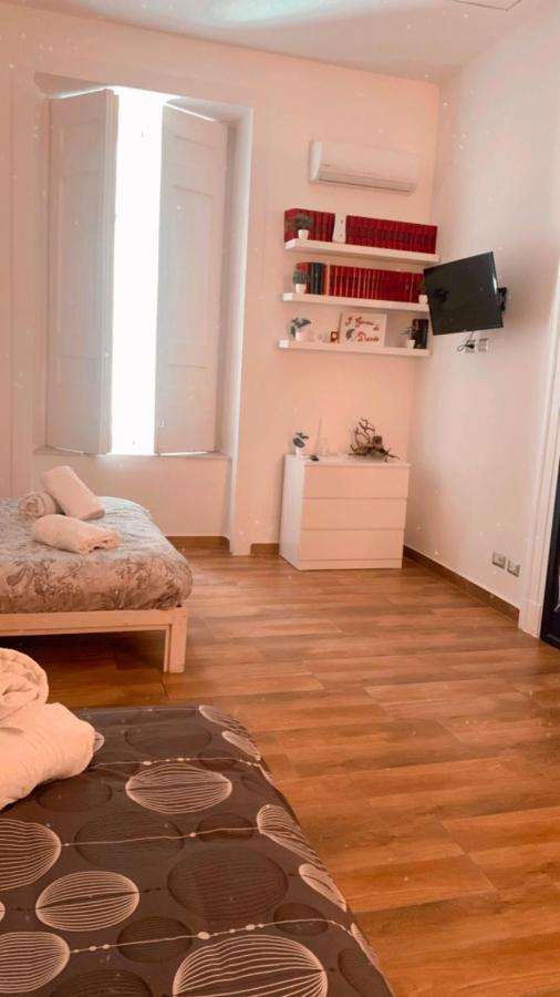 I Gironi Di Dante Apartment Napoli Bagian luar foto